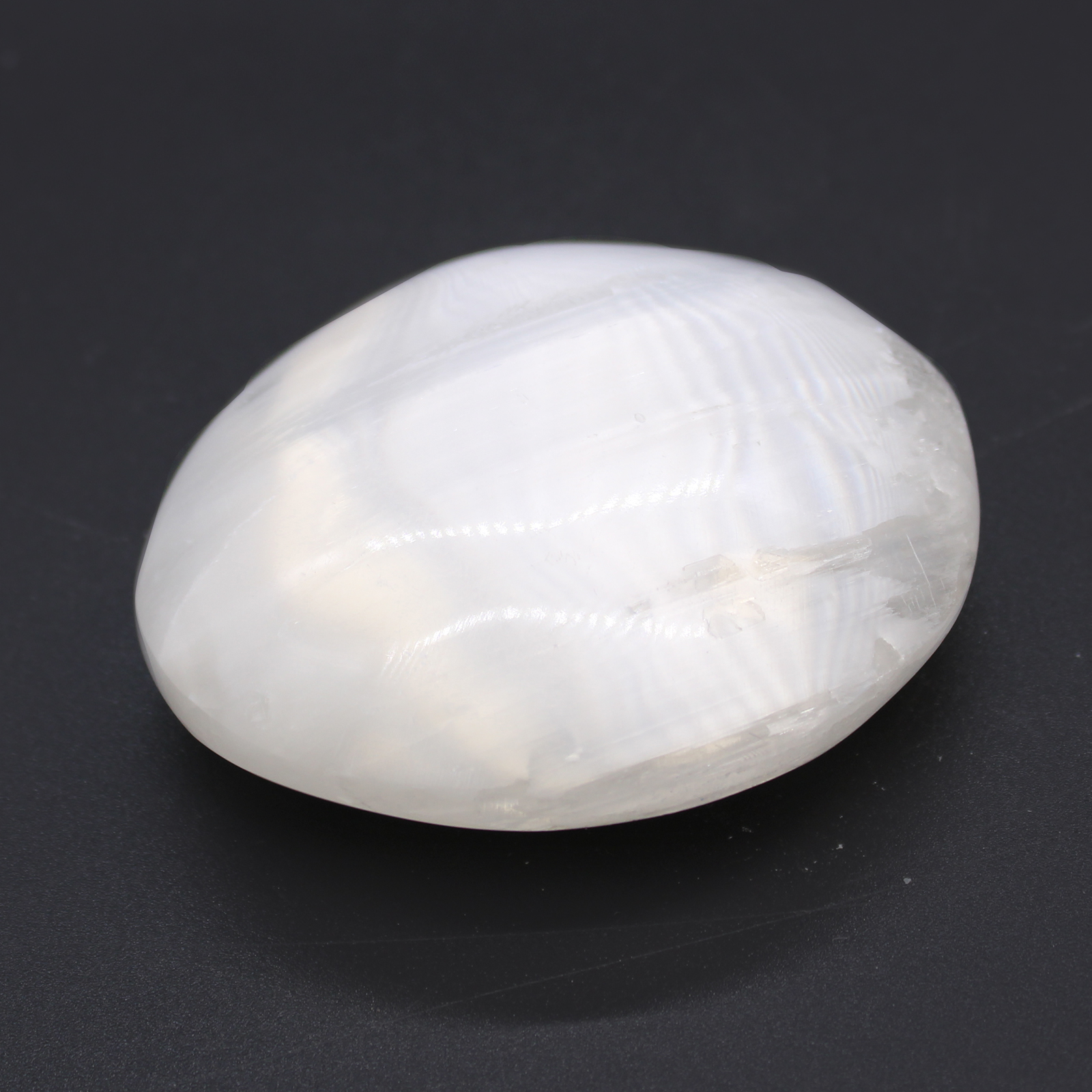 Piatră din Selenit - 8 cm 5 Piatră din Selenit - 8 cm - imagine 3