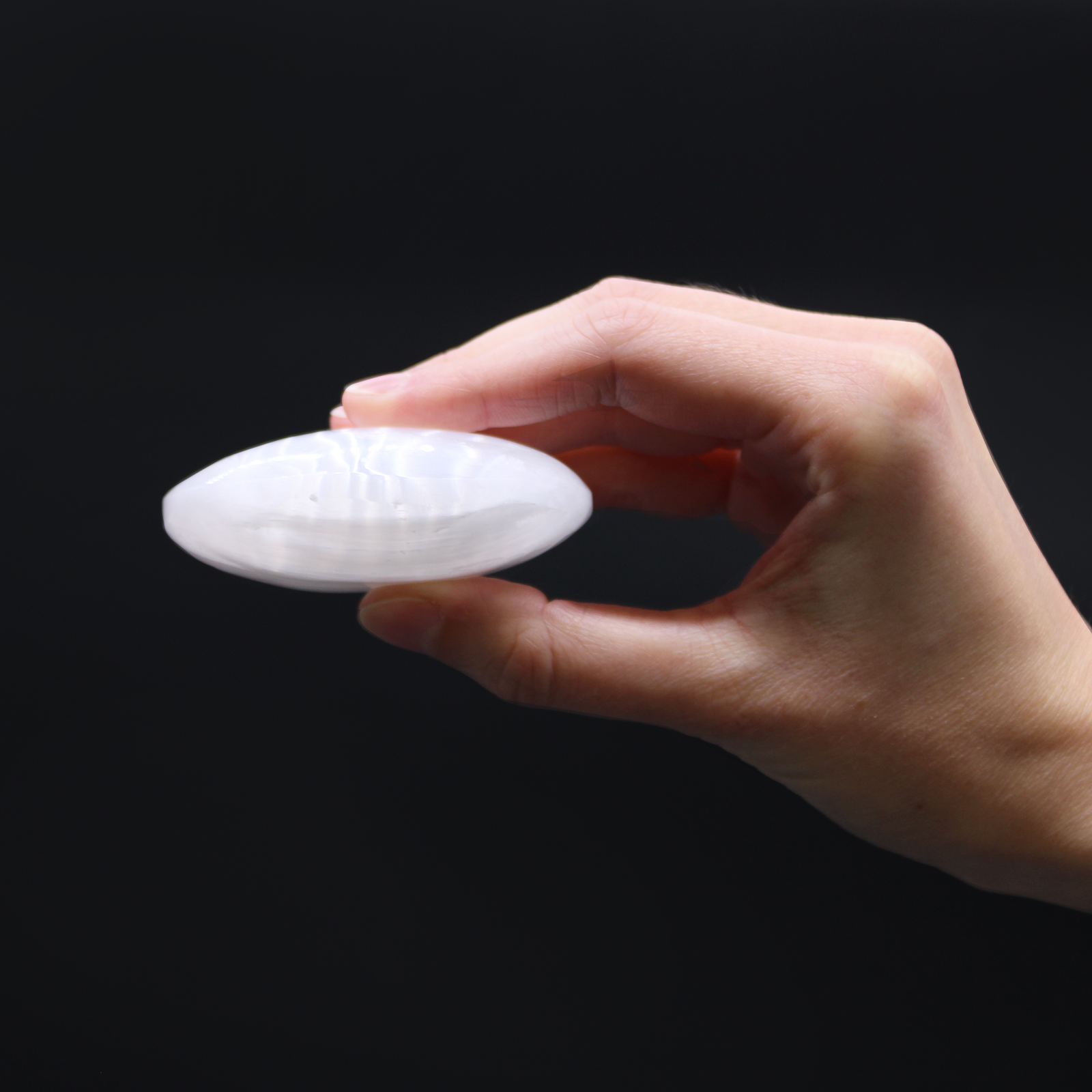 Piatră din Selenit - 8 cm 6 Piatră din Selenit - 8 cm - imagine 4