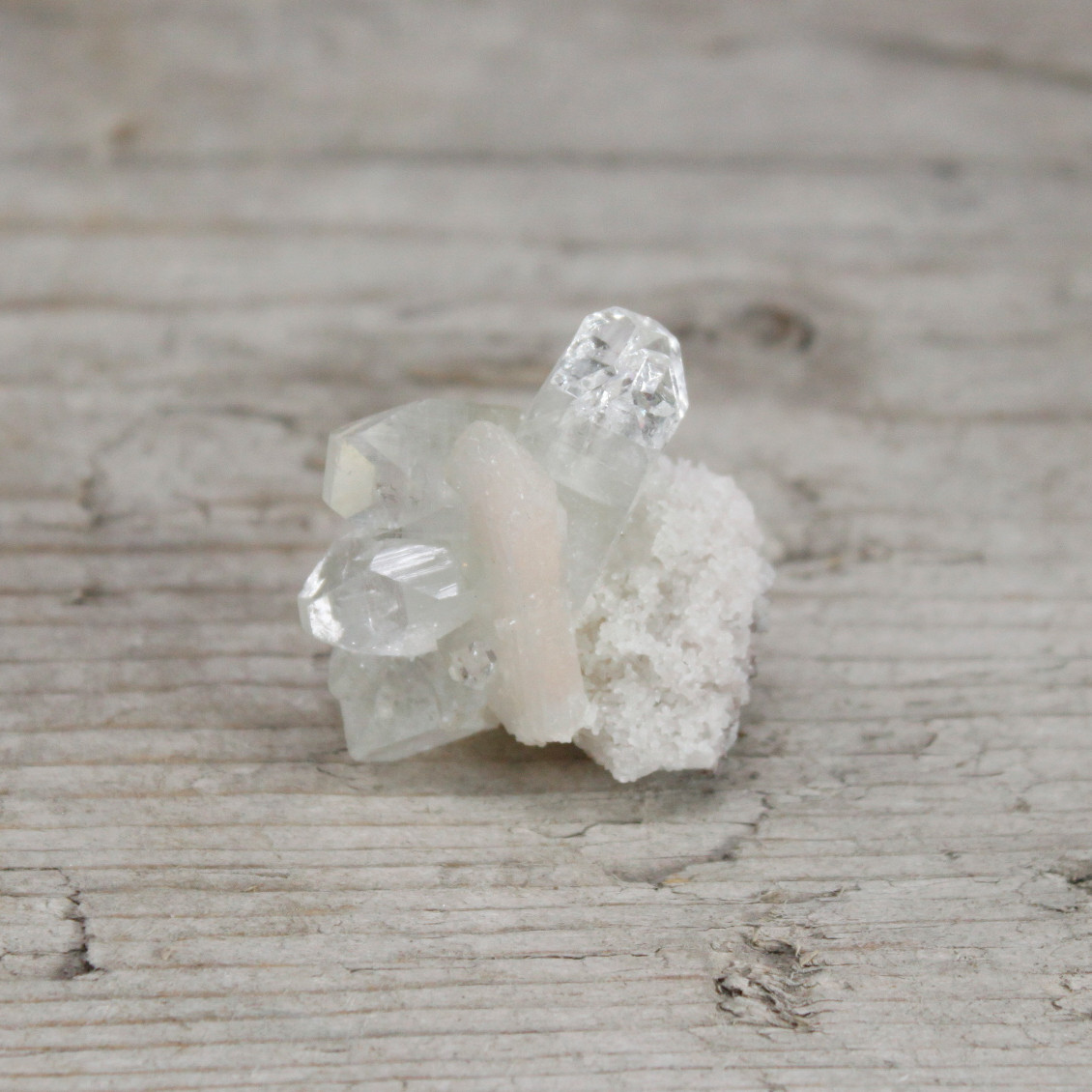 Stilbite în Combinație cu Apofilit 20-30mm