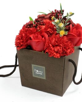 Buchet de flori de săpun – trandafir roșu și garoafe