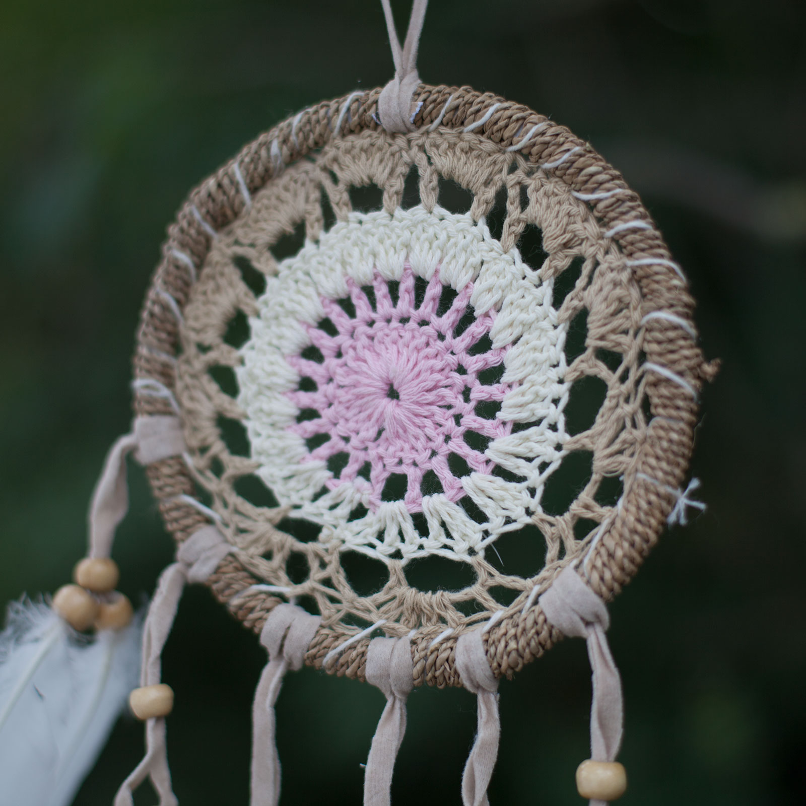 Catcher de vise in macrame roz pastel 12 cm (culori asst)