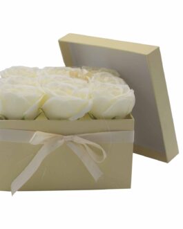 Buchet Cadou Flori de Sapun – 9 Trandafiri Crem – Patrat