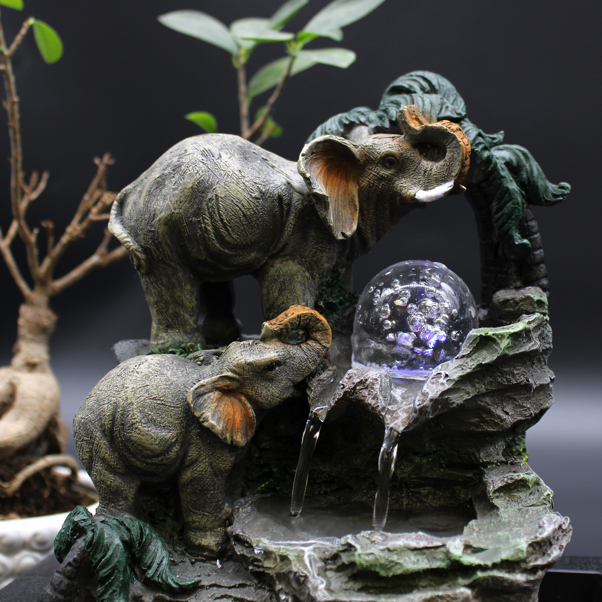 Fântână arteziană - Familia de elefanți - 30 cm 6 Fântână arteziană - Familia de elefanți - 30 cm - imagine 4