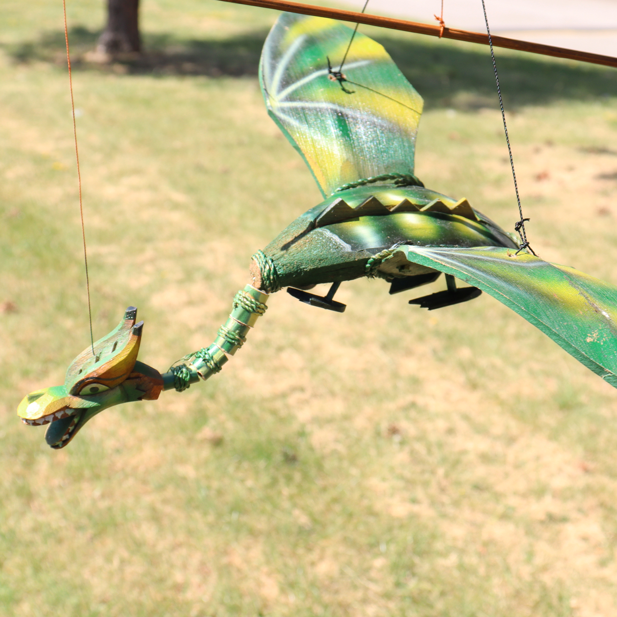 Dragon Zburător Verde Suspendat 37cm 5 Dragon Zburător Verde Suspendat 37cm - imagine 3