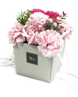 Buchet de flori de săpun – trandafir roz și garoafe