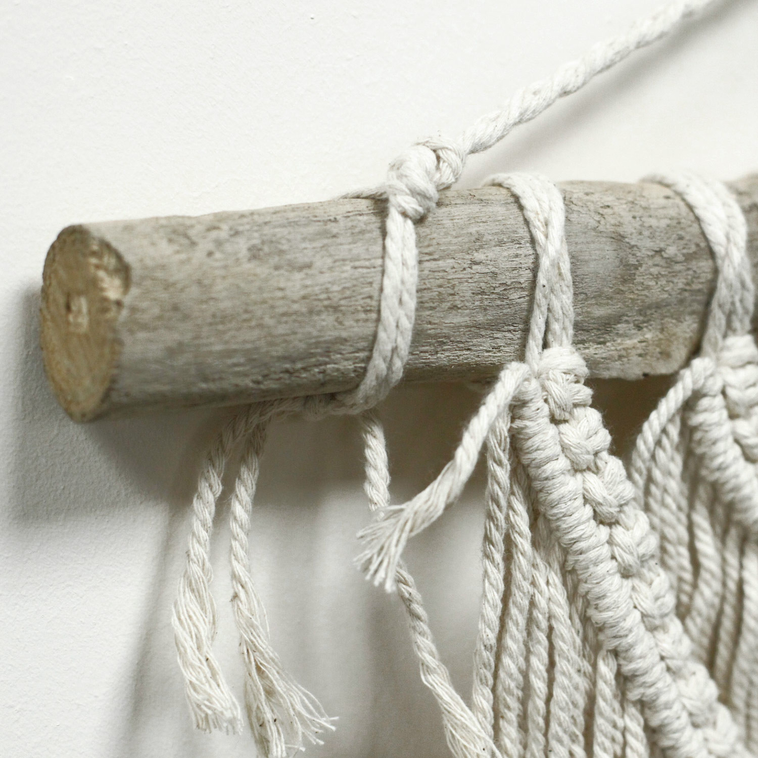 Decorațiune Macrame pentru Perete - Trei Valuri 5 Decorațiune Macrame pentru Perete - Trei Valuri - imagine 3