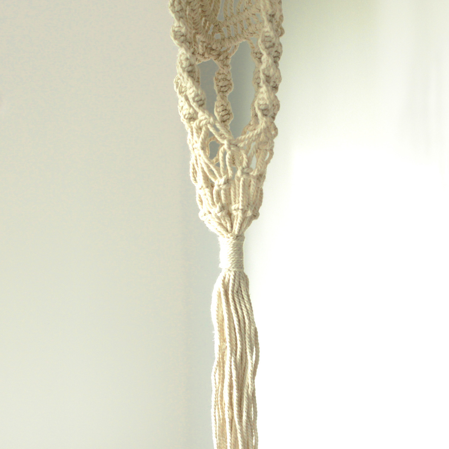 Suport pentru Ghivece Suspendate din Macrame - Cerc din Ratan 5 Suport pentru Ghivece Suspendate din Macrame - Cerc din Ratan - imagine 3
