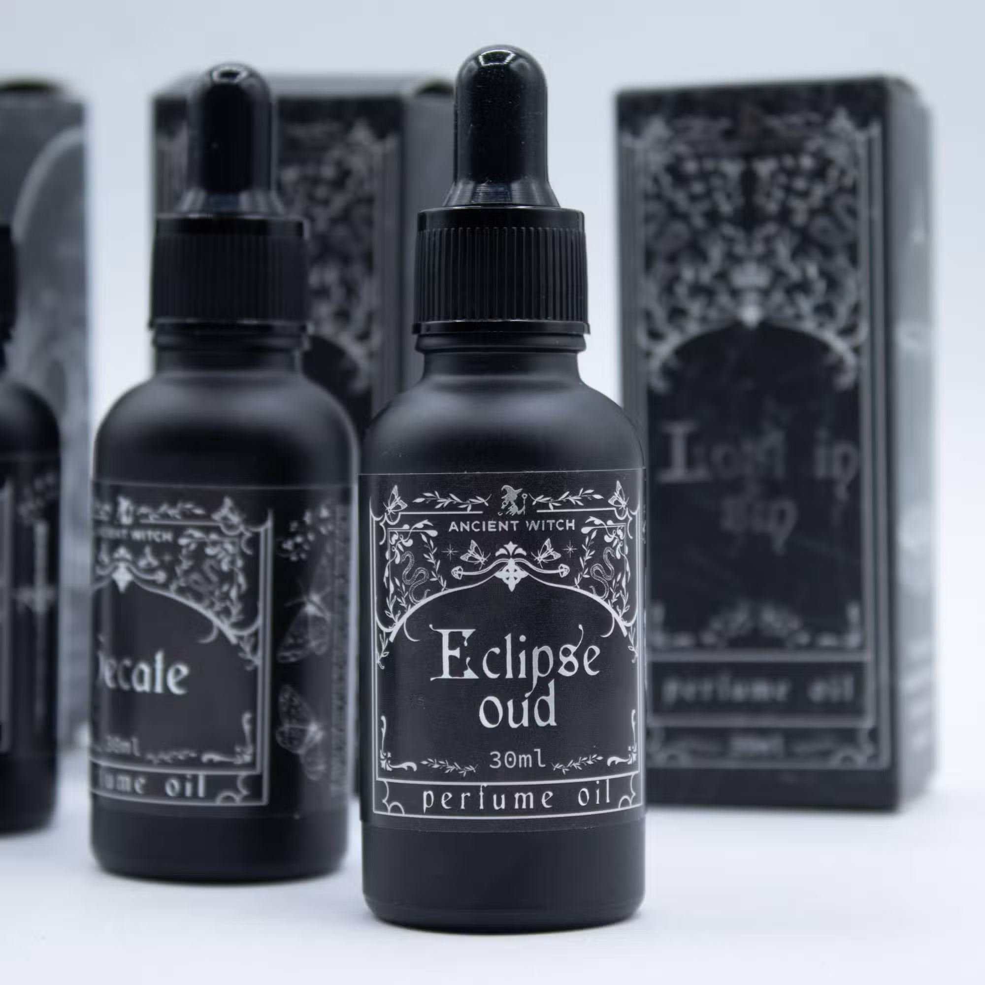 Ulei de parfum Vrăjitoare Antică - Eclipse Oud 9 Ulei de parfum Vrăjitoare Antică - Eclipse Oud