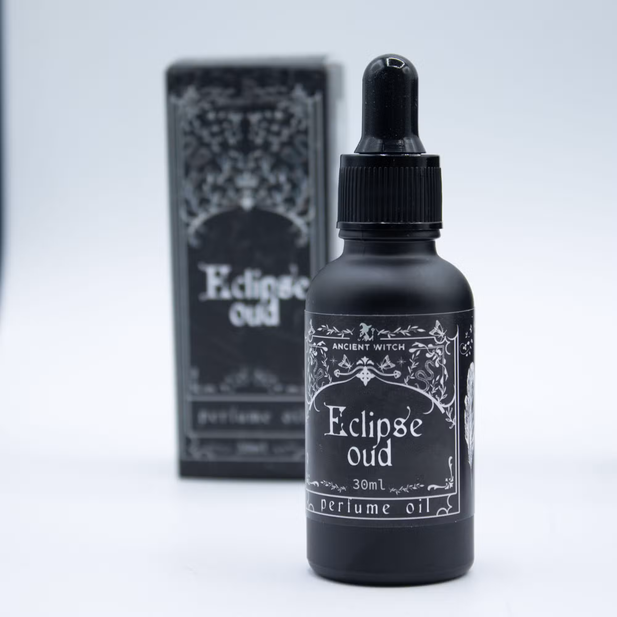Ulei de parfum Vrăjitoare Antică - Eclipse Oud 8 Ulei de parfum Vrăjitoare Antică - Eclipse Oud